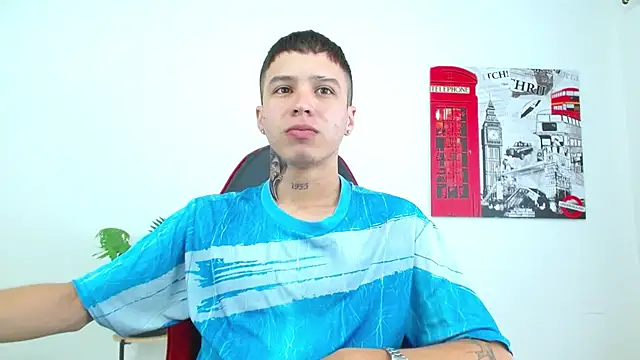 Cumandres18 online show from December 2025 02:33:01 PM