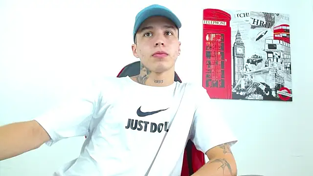 Cumandres18 online show from February 2026 02:56:02 PM