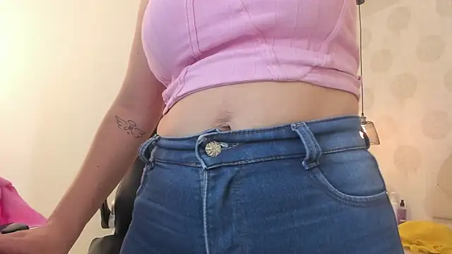 GIANAMILLER6 online show from October 2025 12:23:02 PM