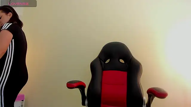 GIANAMILLER6 online show from November 2025 12:26:01 PM