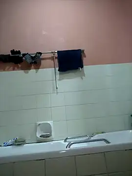 Snapshot of Kateera1 chatting on October 2025 06:43:01 PM Kateera1 online show from October 2025 06:43:01 PM