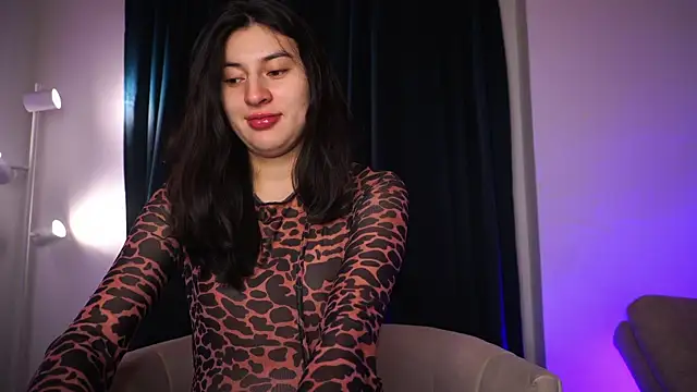 Auralea online show from December 2025 04:10:01 AM