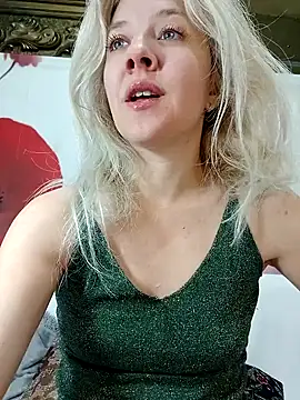 Snapshot of HeronDenni chatting on December 2025 01:02:02 AM HeronDenni online show from December 2025 01:02:02 AM