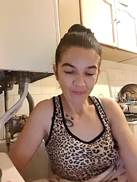 alinaalinutzq online show from November 2025 08:45:01 PM