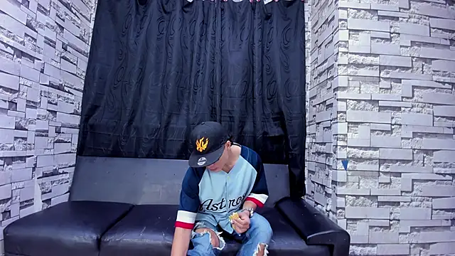 Snapshot of Crazy_Cult_Sex chatting on November 2025 01:12:02 PM Crazy Cult Sex online show from November 2025 01:12:02 PM