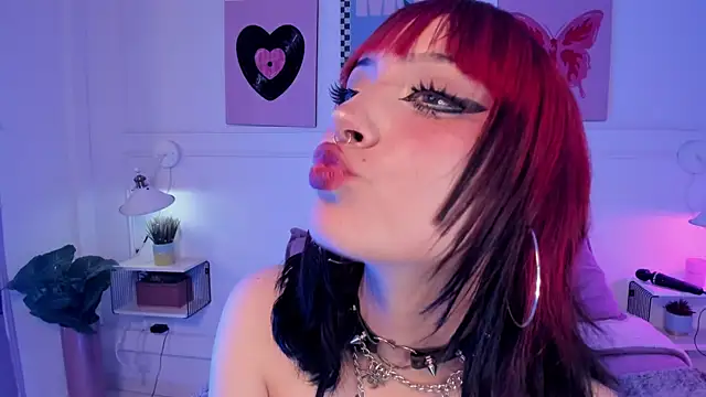 Zoe Lynch  online show from May 2026 12:10:01 PM