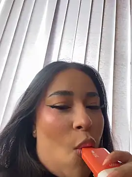 Zoey thompson online show from September 2025 04:45:02 PM