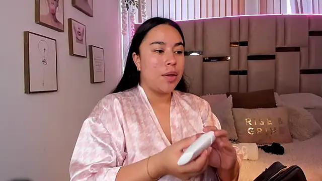 Snapshot of Zoey_thompson chatting on February 2026 07:32:02 PM Zoey thompson online show from February 2026 07:32:02 PM