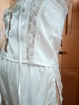 Snapshot of Thuylinh86 chatting on October 2025 12:12:02 PM Thuylinh86 online show from October 2025 12:12:02 PM