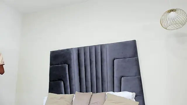 Mia smith x1 online show from February 2026 01:38:02 PM