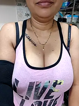 Queen Nightt online show from September 2025 03:17:02 AM