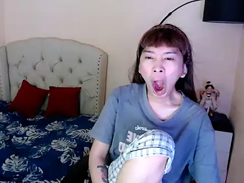 ShantalFoxxy  online show from May 2026 02:02:02 PM