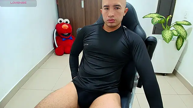 sebastian oconnor77 online show from October 2025 12:47:01 PM