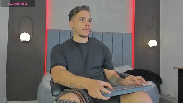 Liam walk  online show from April 2026 07:47:02 PM