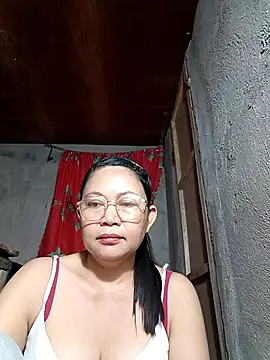 Everleigh mom online show from October 2025 07:38:02 PM