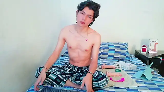 alandelrey57 online show from April 2026 12:54:02 PM