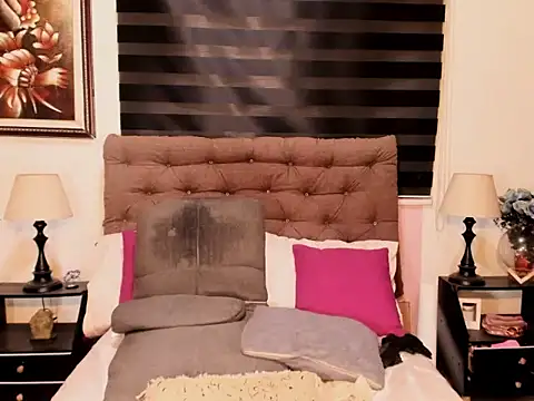 UrnextDoorTS online show from December 2025 01:21:02 AM