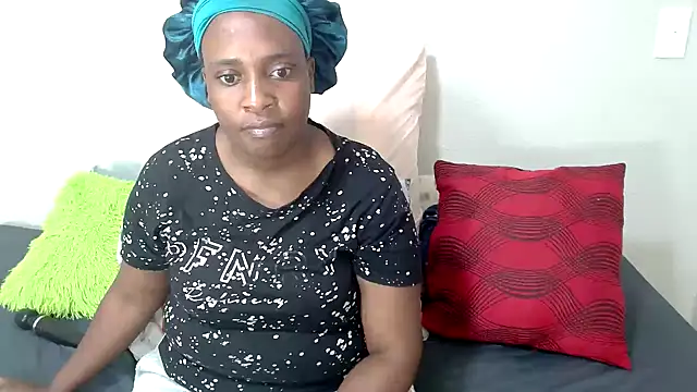 QueenRomaxx1 online show from October 2025 12:39:02 PM