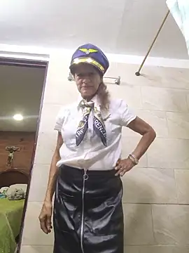 MaryeLunna online show from May 2026 11:13:01 PM