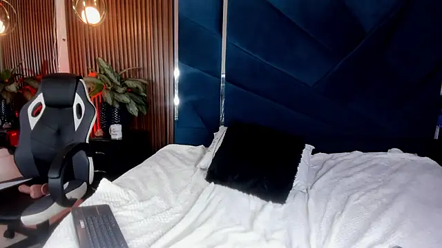 EmilyDuran  online show from September 2025 02:35:01 AM