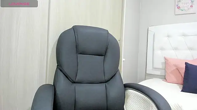 andrea  hills online show from October 2025 07:23:02 PM