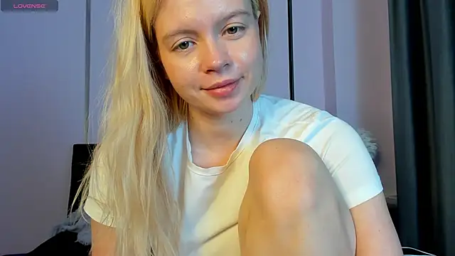 Snapshot of AlisaGoldie chatting on September 2025 05:29:02 PM AlisaGoldie online show from September 2025 05:29:02 PM