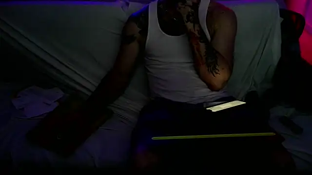 Luv2SuckBWC92 online show from September 2025 08:40:01 AM