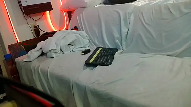 Luv2SuckBWC92 online show from November 2025 11:43:02 PM