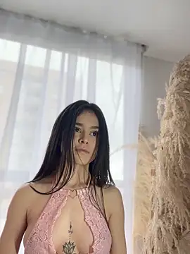 Snapshot of Sofi_Leal chatting on November 2025 03:00:01 PM Sofi Leal online show from November 2025 03:00:01 PM