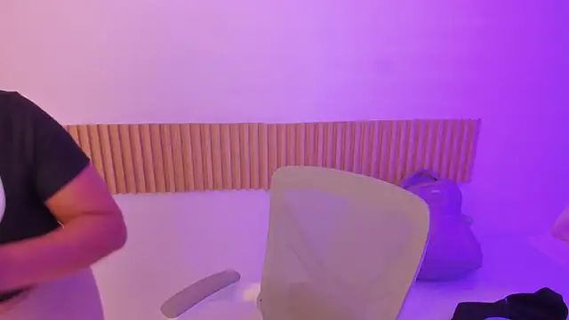 OliviaSweett online show from April 2026 07:04:02 PM