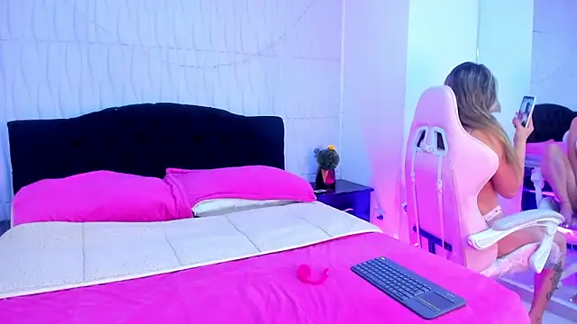 LilaRoussexx online show from September 2025 03:00:02 PM