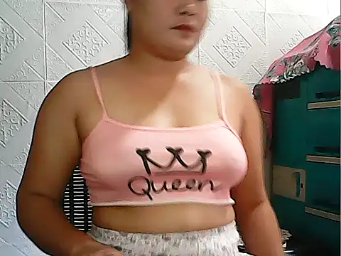 Snapshot of CreamyPussy4uxx chatting on May 2026 02:30:02 AM CreamyPussy4uxx online show from May 2026 02:30:02 AM
