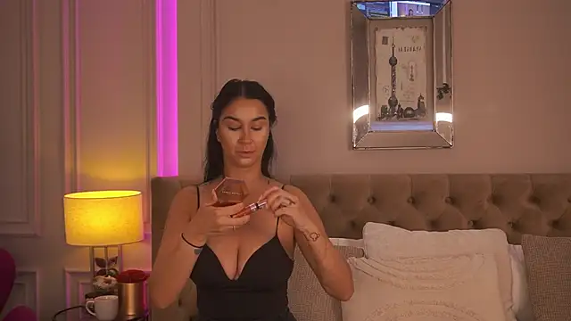 Snapshot of FrancescaDante chatting on July 2026 05:32:02 AM FrancescaDante online show from July 2026 05:32:02 AM