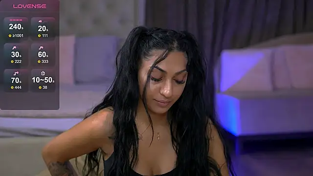 Snapshot of EmaHallee chatting on September 2025 06:38:01 AM EmaHallee online show from September 2025 06:38:01 AM