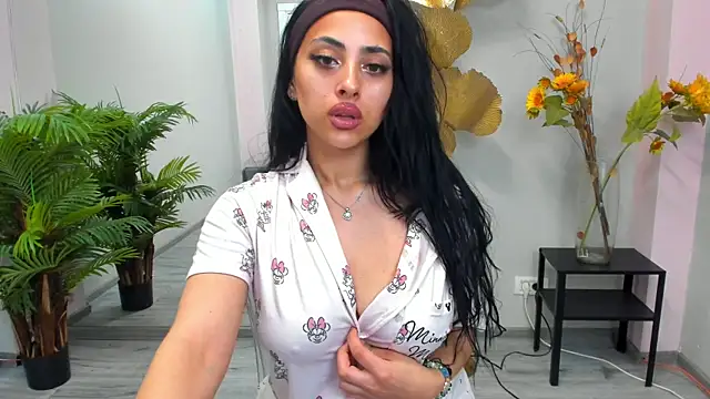 Cupcake Izzy online show from May 2026 07:08:01 PM