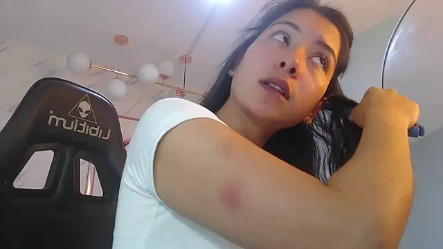 victoria hernandez t  online show from March 2026 01:17:01 PM