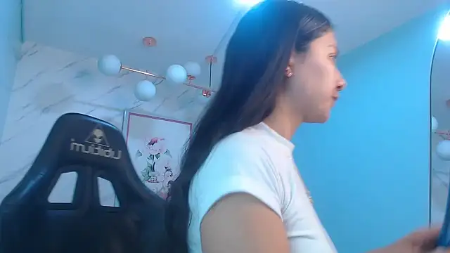 victoria hernandez t  online show from April 2026 01:05:02 PM