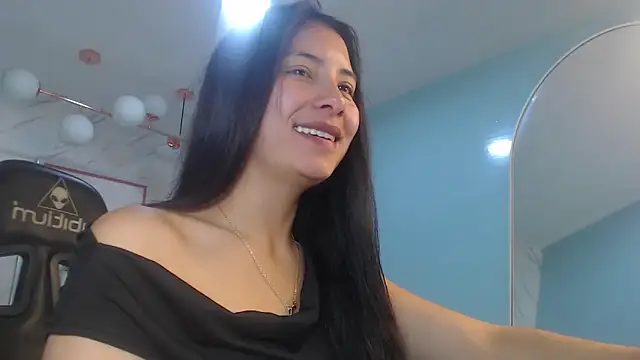 Snapshot of victoria_hernandez_t_ chatting on May 2026 01:06:01 PM victoria hernandez t online show from May 2026 01:06:01 PM
