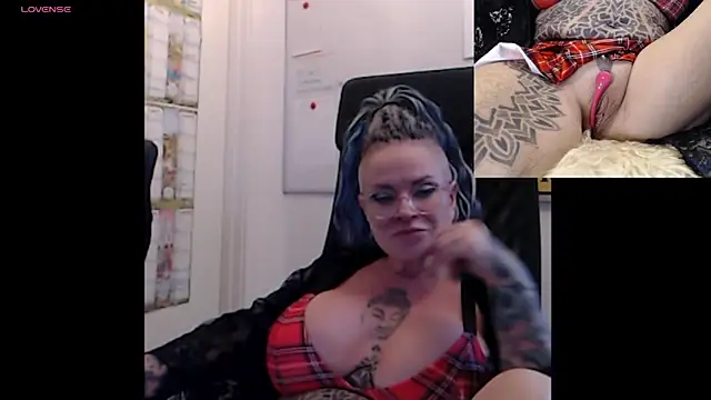 Snapshot of DarkDomina chatting on February 2026 01:59:01 PM DarkDomina online show from February 2026 01:59:01 PM
