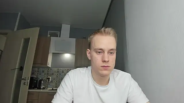 Snapshot of Kevin_Young_Cat chatting on December 2025 09:10:02 PM Kevin Young Cat online show from December 2025 09:10:02 PM