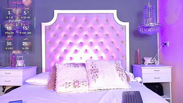 TifannyWolf  online show from October 2025 06:01:01 AM