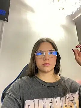 Snapshot of LilithAbril chatting on November 2025 04:01:01 AM LilithAbril online show from November 2025 04:01:01 AM