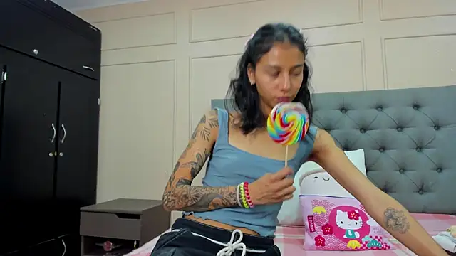 Snapshot of ZoeQuinn chatting on February 2026 07:48:01 PM ZoeQuinn online show from February 2026 07:48:01 PM