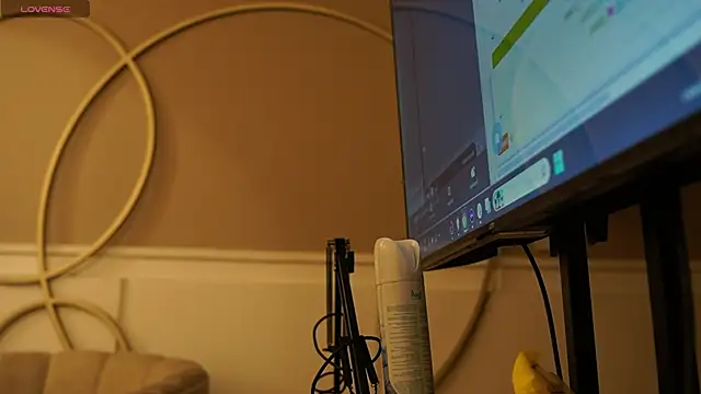 Ariaa Isabell online show from November 2025 06:40:01 PM