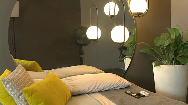 Ariaa Isabell online show from July 2026 06:45:02 PM