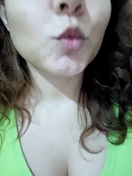 Snapshot of Theredcorazon chatting on December 2025 06:34:02 AM Theredcorazon online show from December 2025 06:34:02 AM