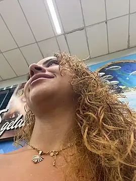 Chloe Leaozinho online show from February 2026 04:25:01 PM