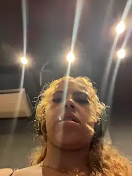 Chloe Leaozinho online show from February 2026 03:34:02 PM