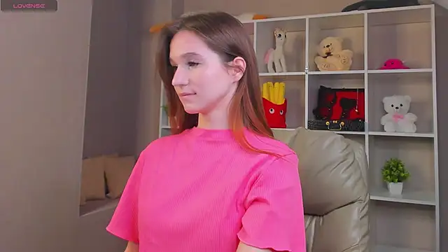 Eva Hollowey online show from September 2025 10:20:02 AM