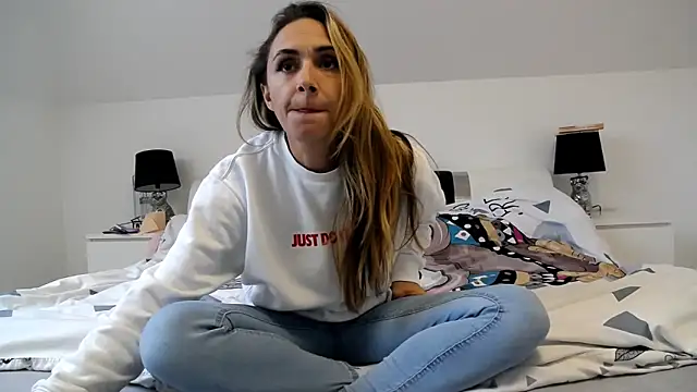 Snapshot of ArabianMalikah chatting on November 2025 08:15:01 AM ArabianMalikah online show from November 2025 08:15:01 AM